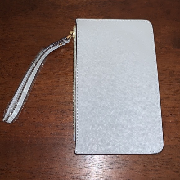 KATE SPADE NEW YORK CEDAR STREET BRAND NEW LIGHT GREY LEATHER WRISTLET - Picture 4 of 11